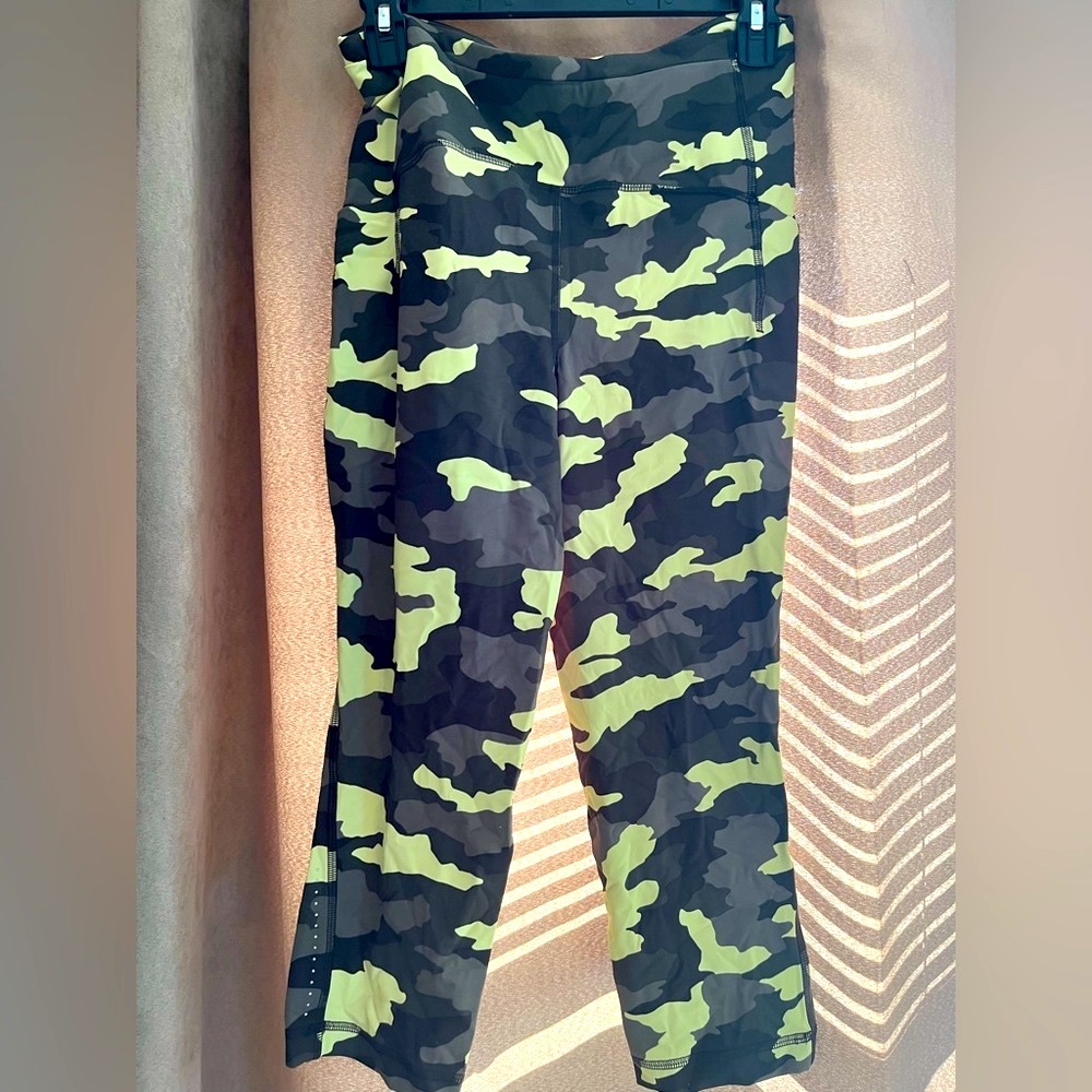 Lululemon Camo Leggings size 8